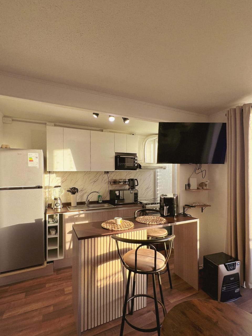 TV and multimedia, Coffee/tea facilities, Kitchen or kitchenette, Dining area, oven, toaster