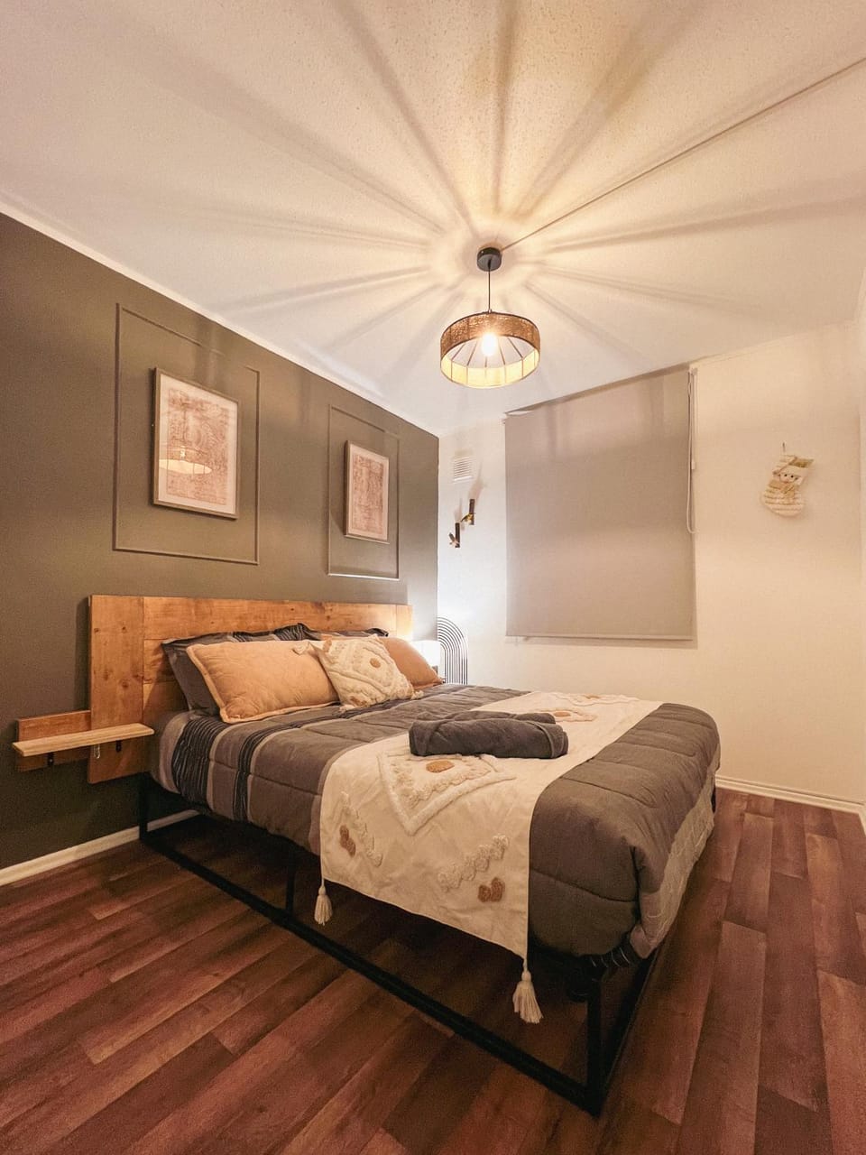 Bed, Living room, Photo of the whole room, Bedroom