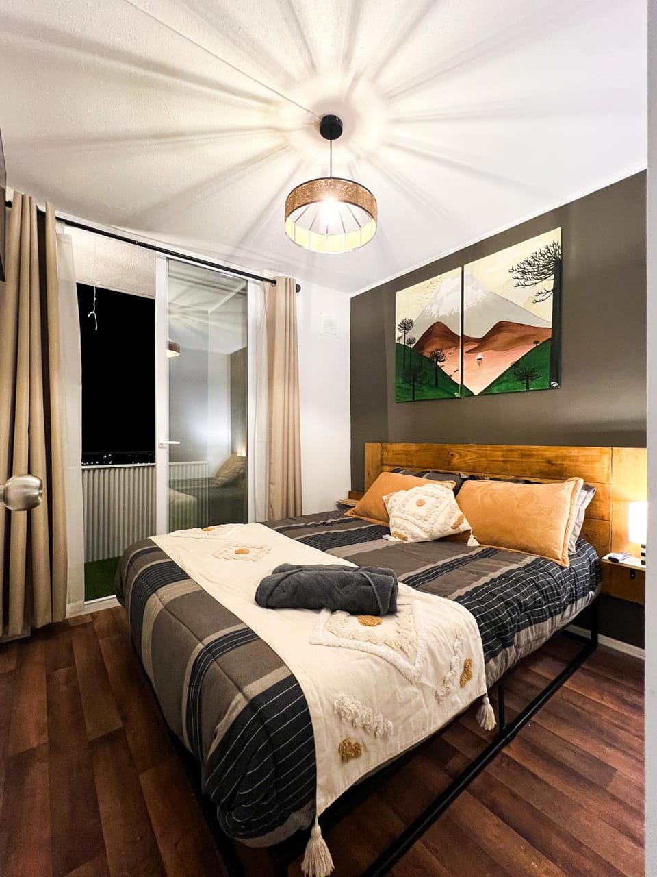 Bed, Photo of the whole room, Bedroom