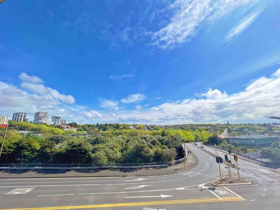 Ponsonby View Studio with Pool in City Centre Apartment in Auckland