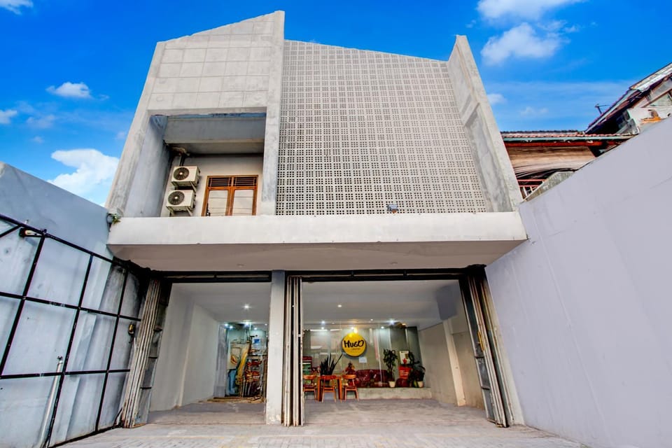 Facade/entrance