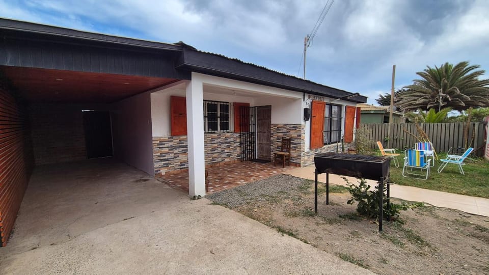 Property building, Patio, Day, BBQ facilities, Garden, Pets, Garden view, Parking