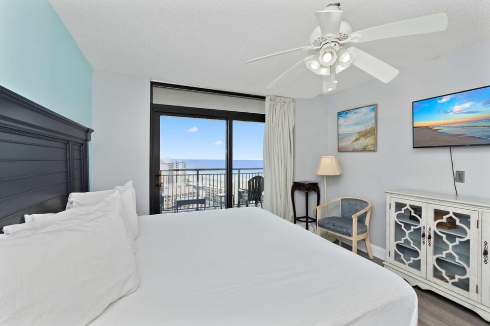 Charming Beach View 3BR King Pool B152 House in Myrtle Beach