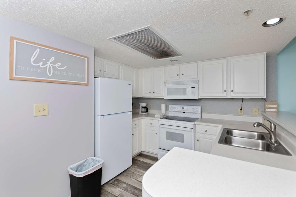 Charming Beach View 3BR King Pool B152 House in Myrtle Beach