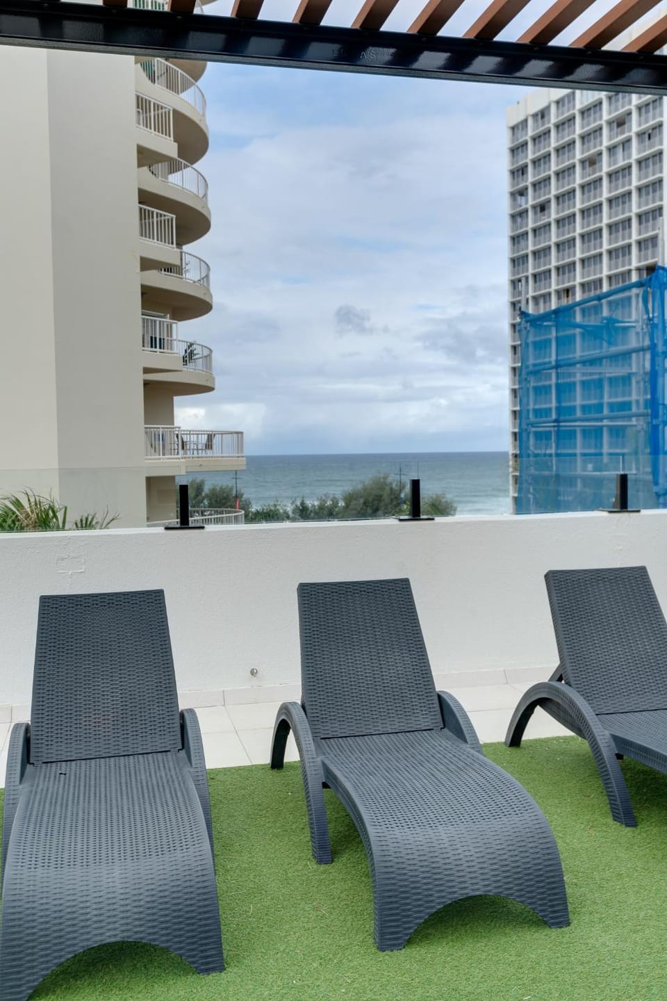 Swimming pool, sunbed