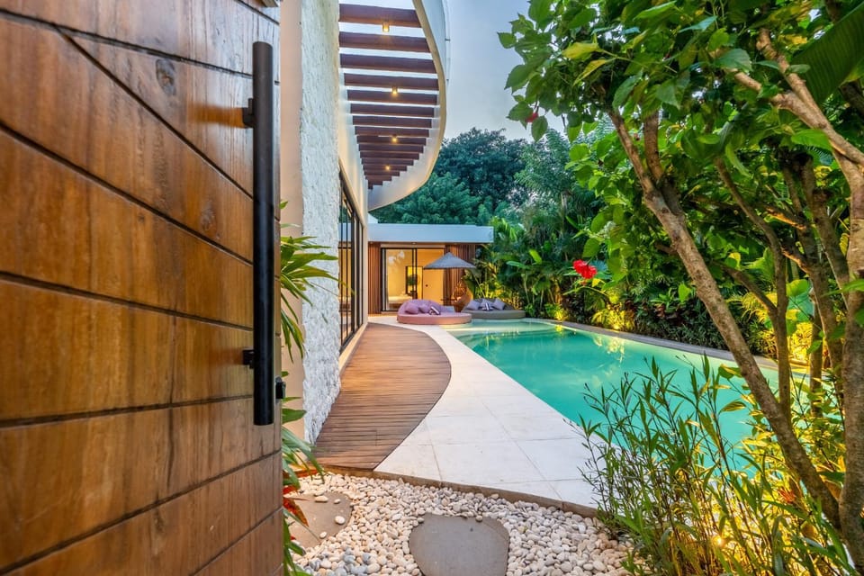 Property building, Facade/entrance, Off site