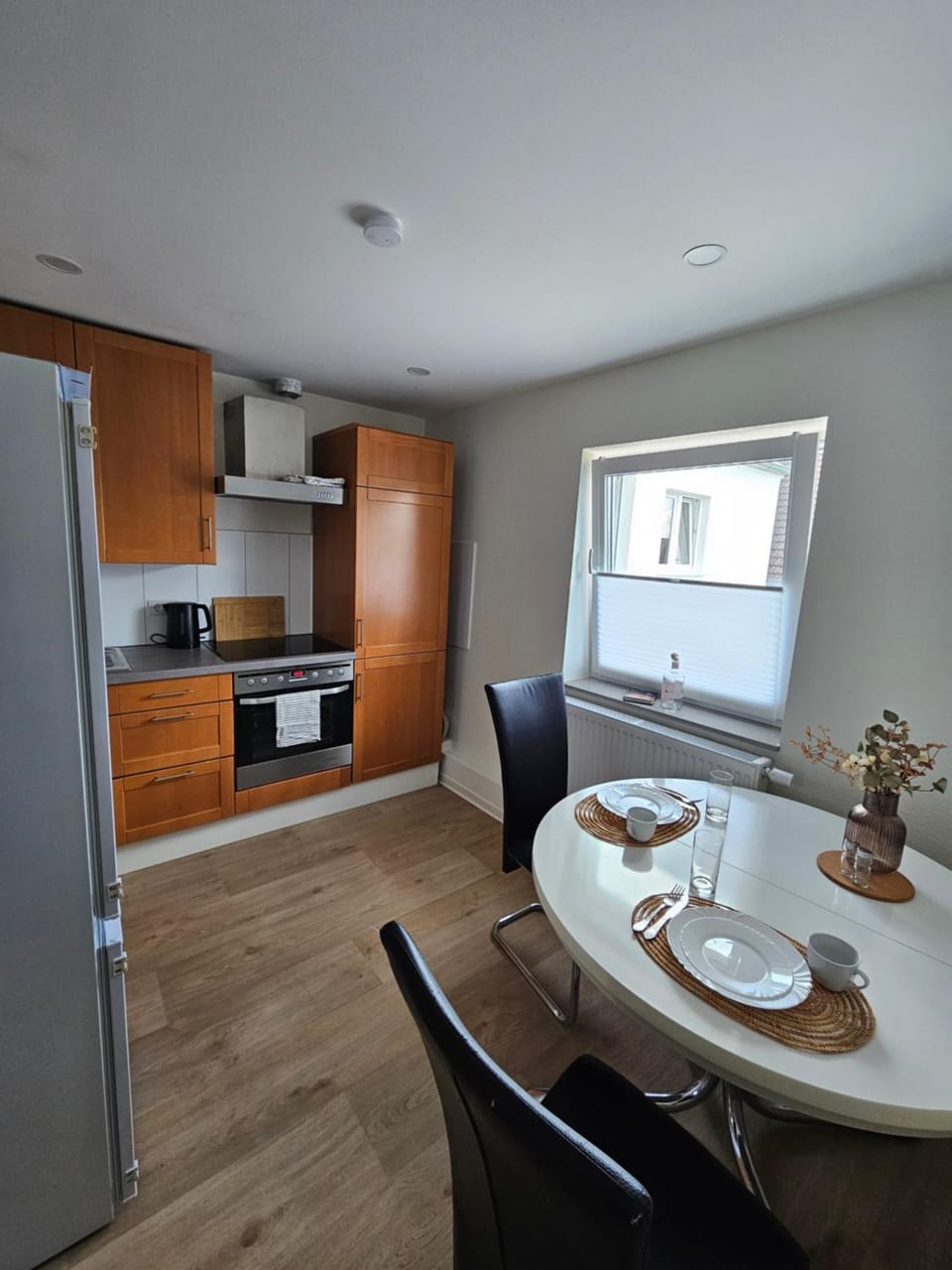 Dining area, oven, stove