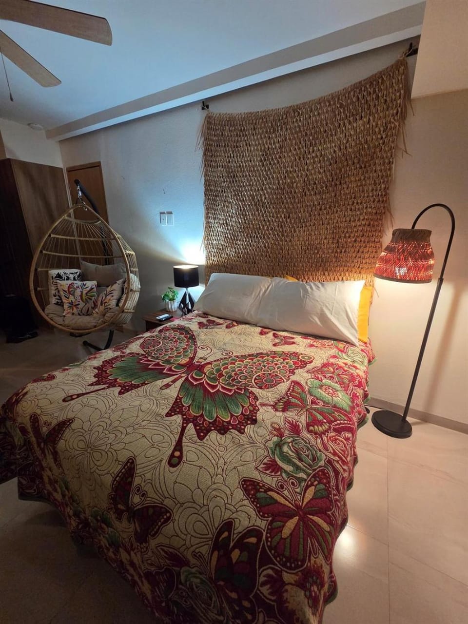 Bed, Photo of the whole room, Bedroom