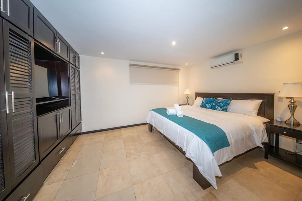 Bedroom, wardrobe, air conditioner