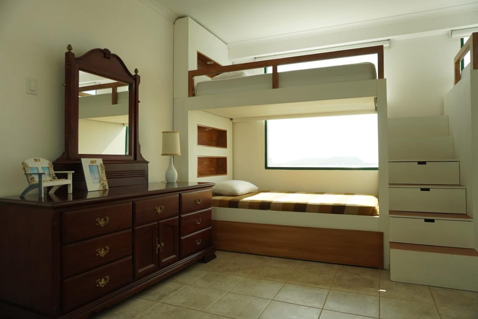 Bed, Bedroom, bunk bed