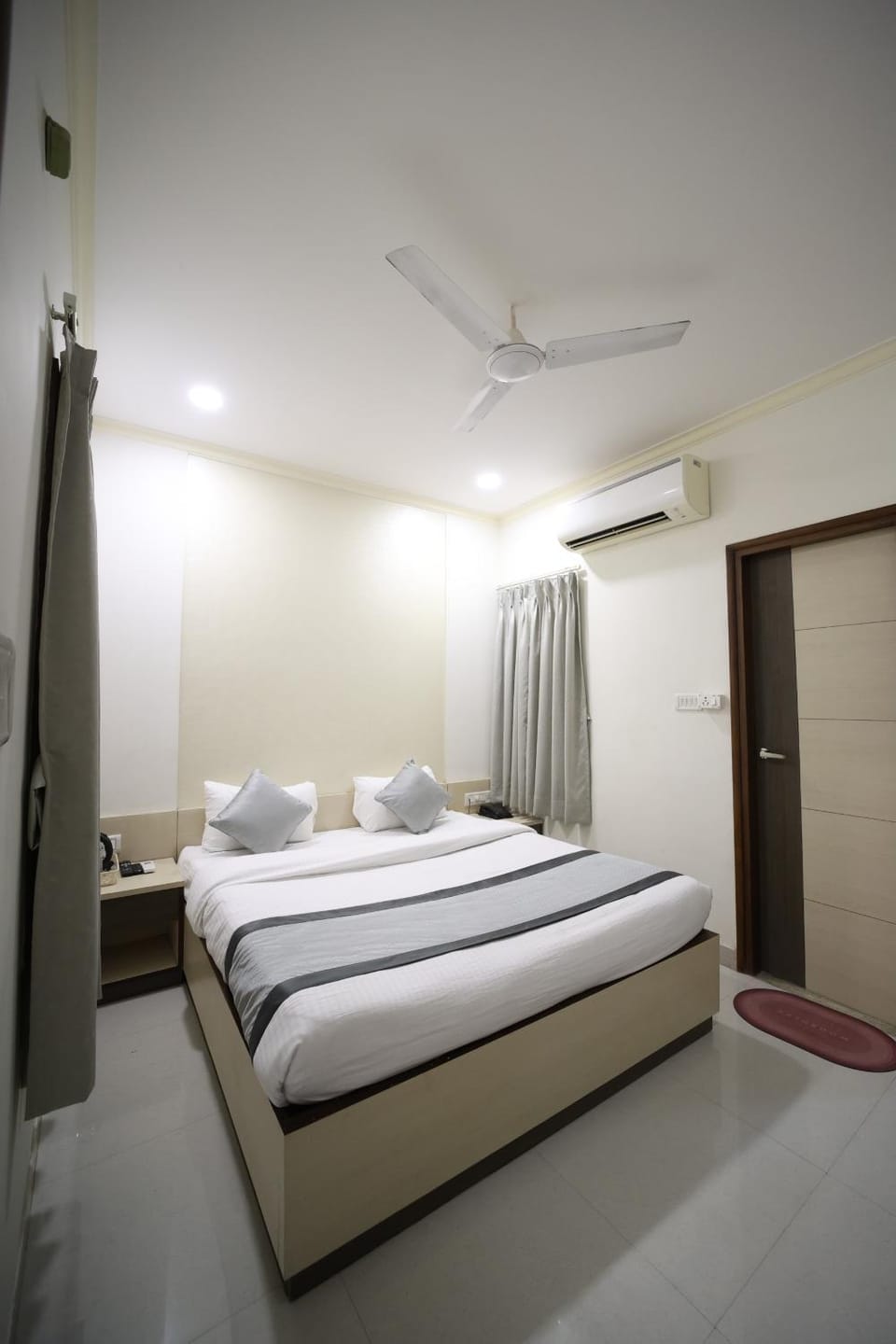 Bed, Bedroom, air conditioner