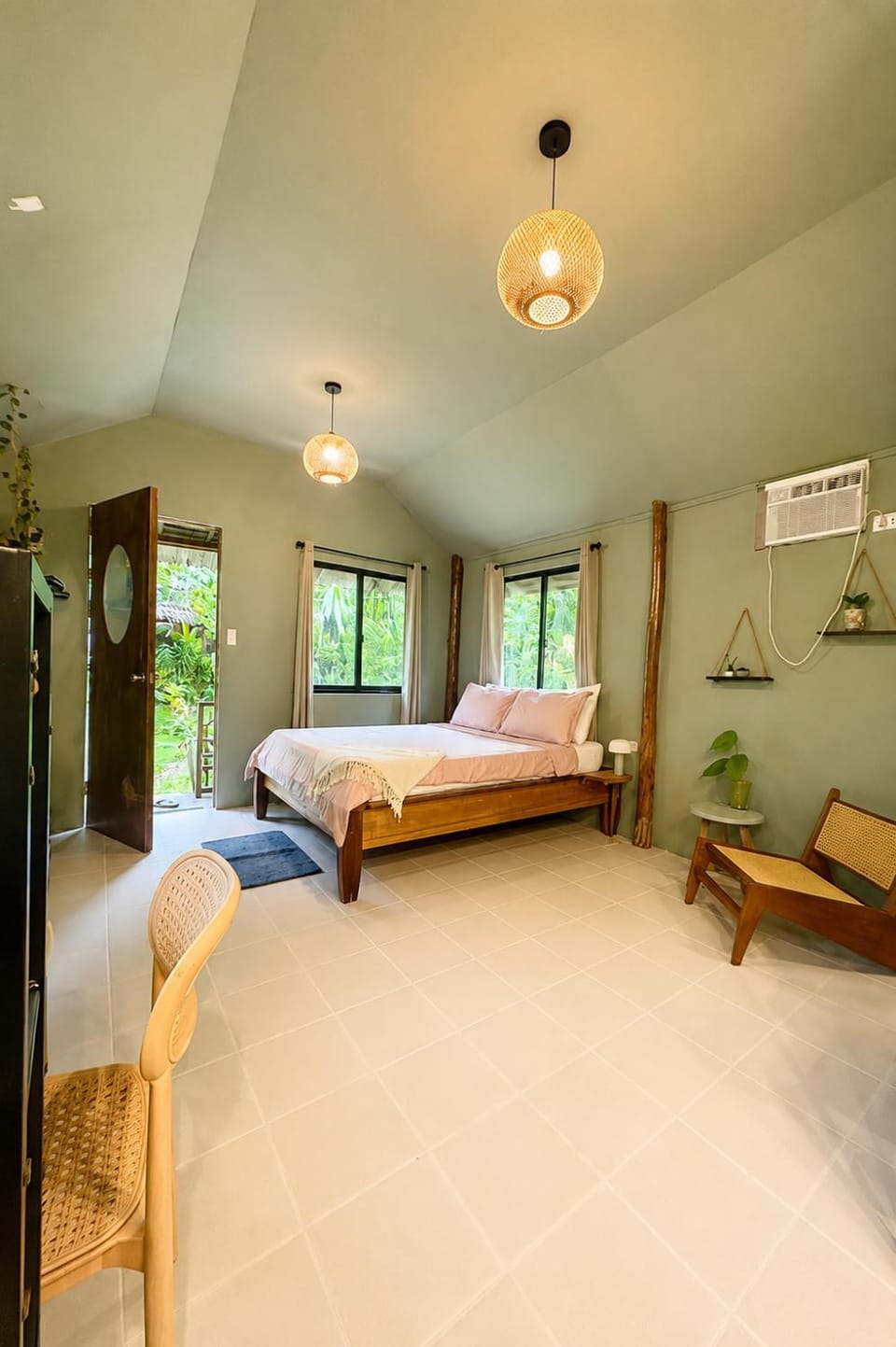 Cozy local style house only 1 min to the beach House in General Luna