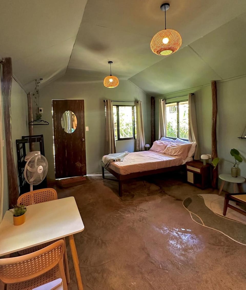 Cozy local style house only 1 min to the beach House in General Luna