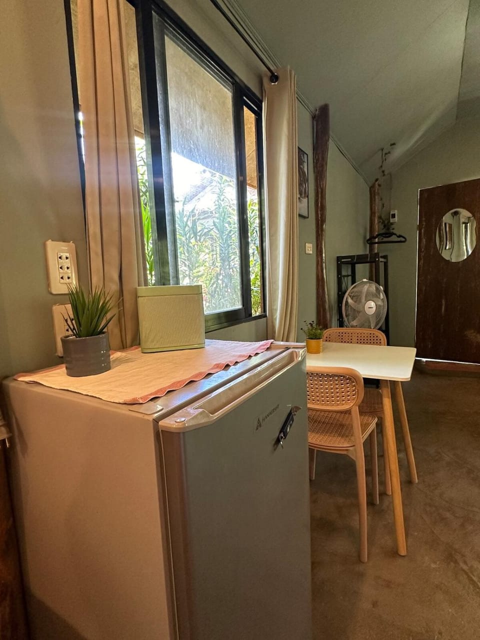Cozy local style house only 1 min to the beach House in General Luna