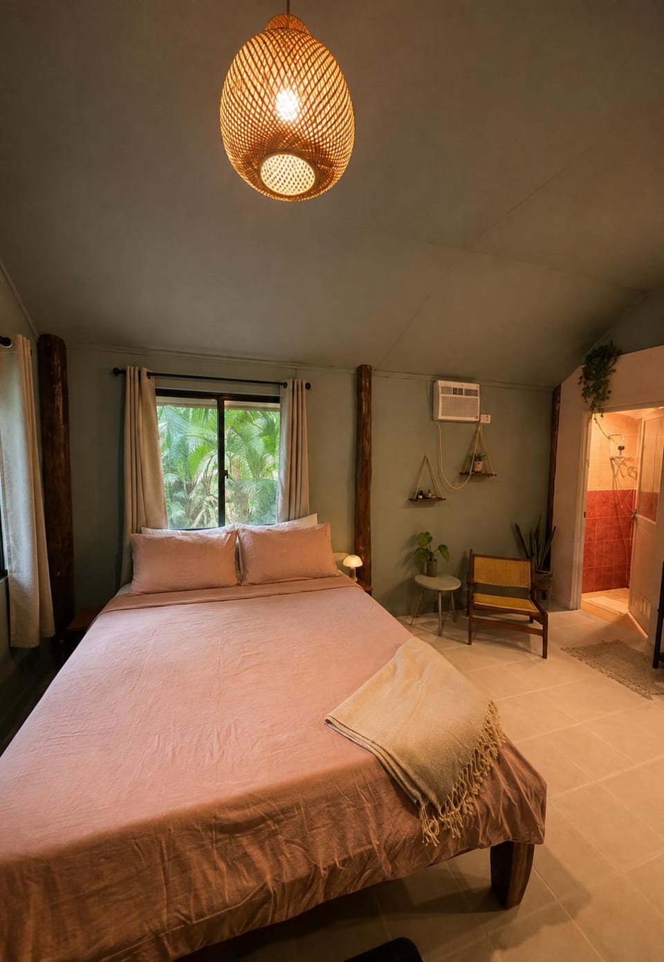 Cozy local style house only 1 min to the beach House in General Luna