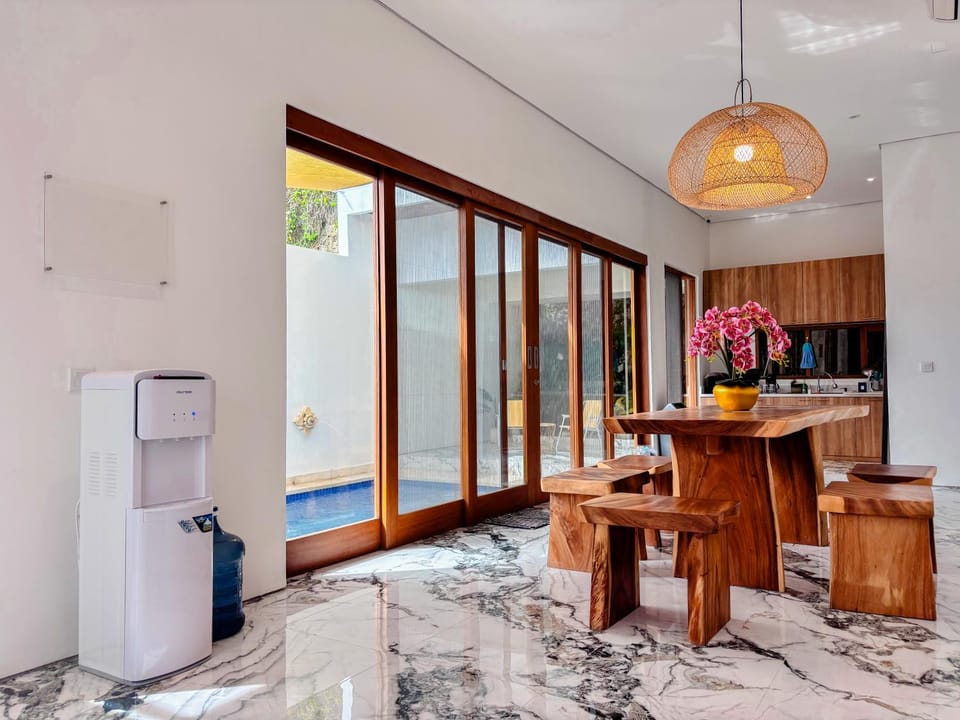 Dining area, Internal: Not applicable to any particular room