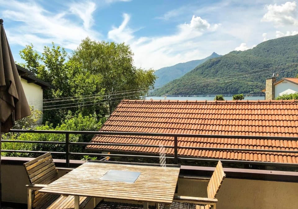 Natural landscape, Balcony/Terrace, Dining area, Lake view