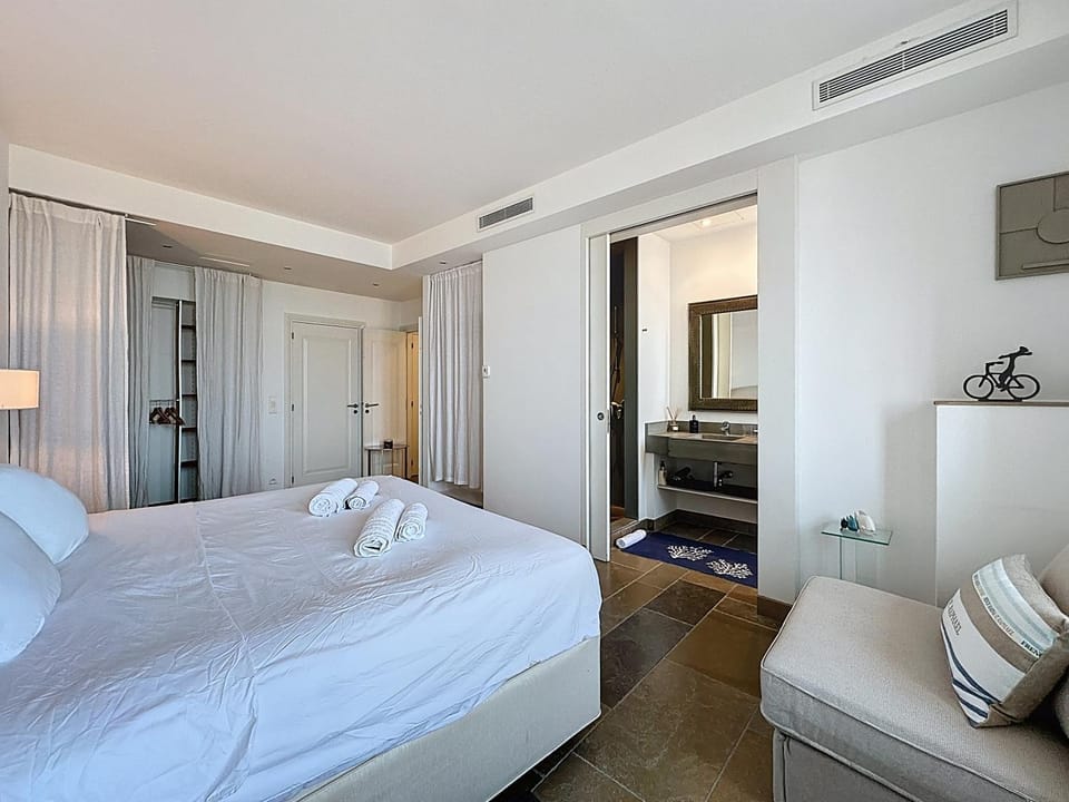 126m2 - maison plage, 3 chambres, 3 salles de bain Apartment in Cannes