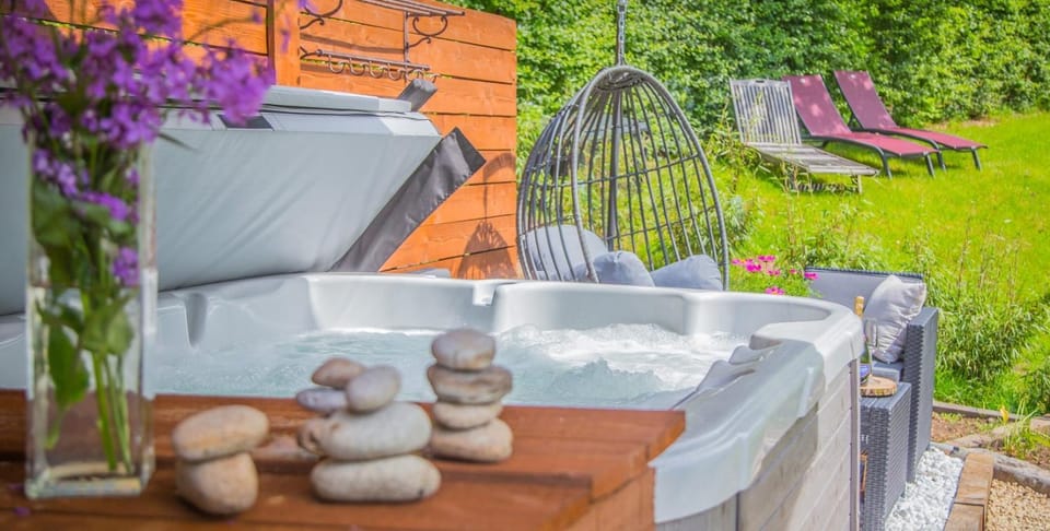 Hot Tub, Hot Tub