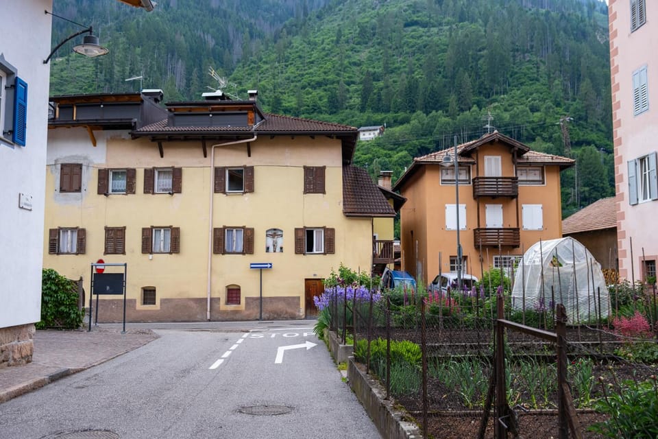 Property building, Street view, Location