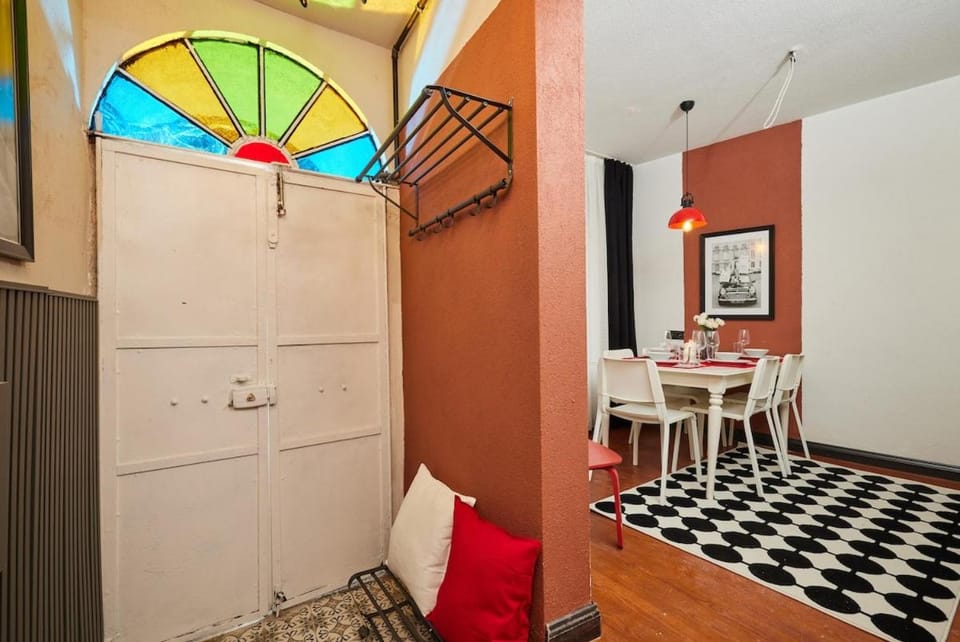 Facade/entrance, Dining area