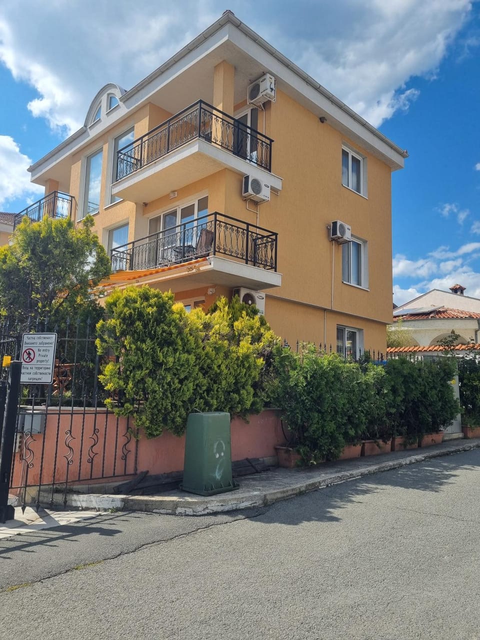 Property building, Street view