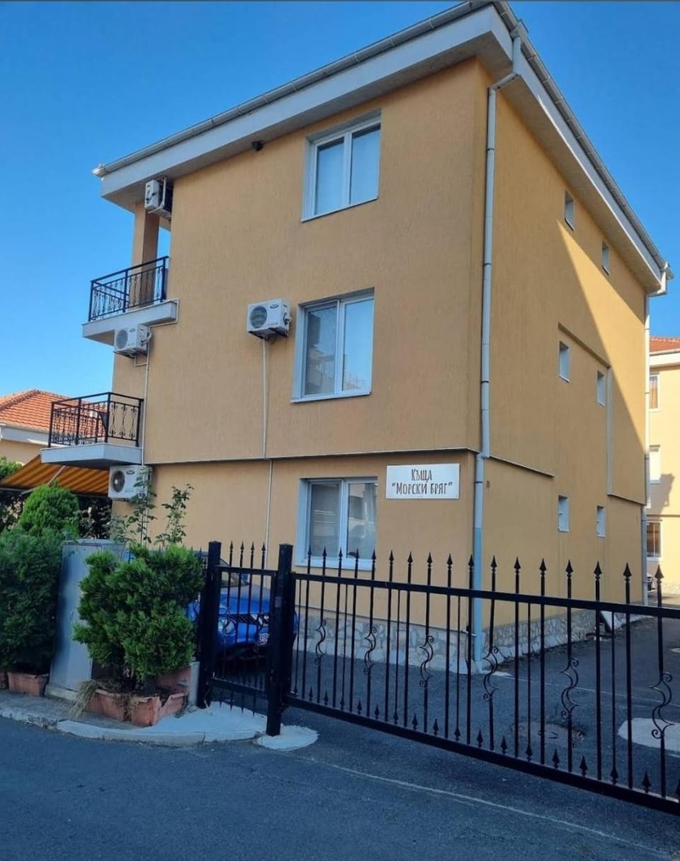 Property building, Parking