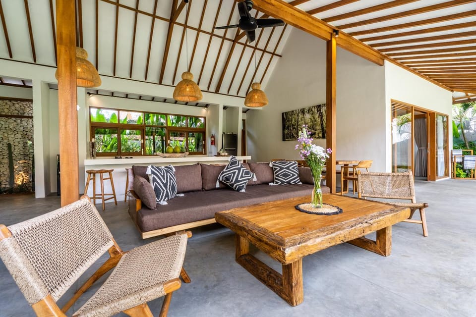 Living room, Seating area, Dining area, kitchen