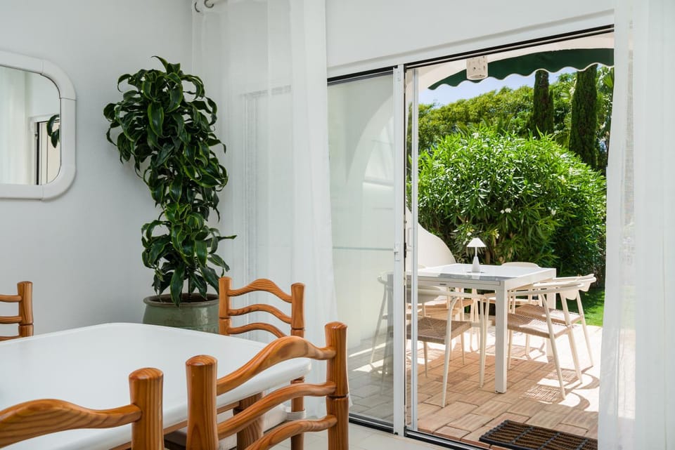 Garden, Dining area