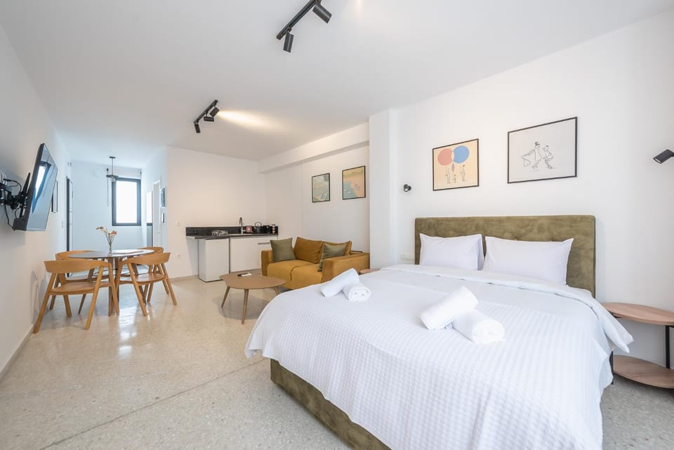 Bed, TV and multimedia, Coffee/tea facilities, Kitchen or kitchenette, Living room, Seating area, Dining area, Bedroom, minibar, towels, air conditioner