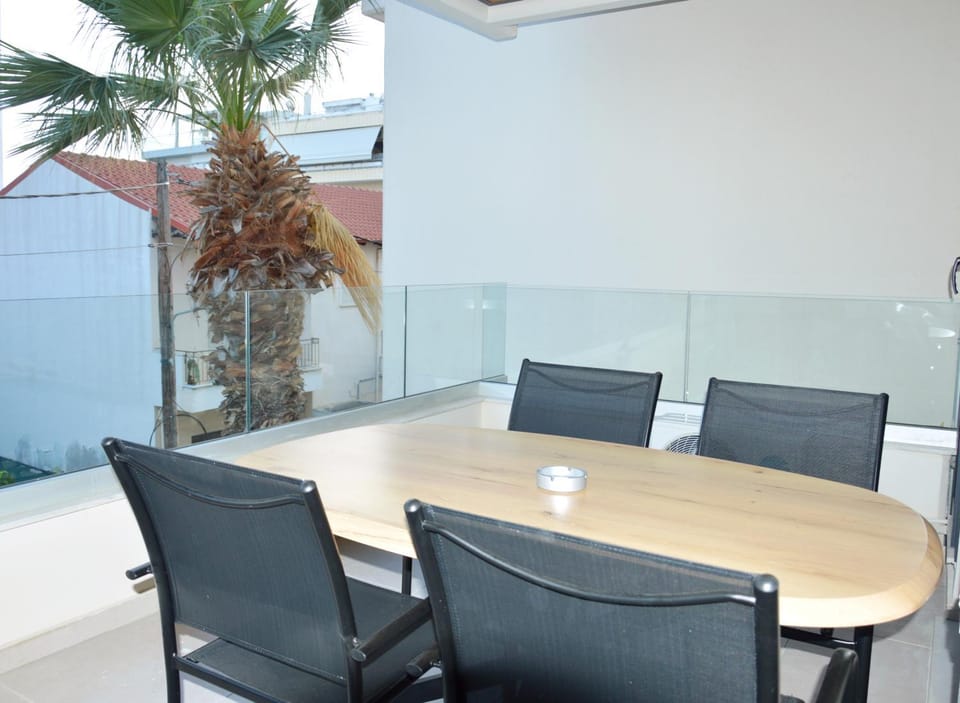 Patio, Dining area