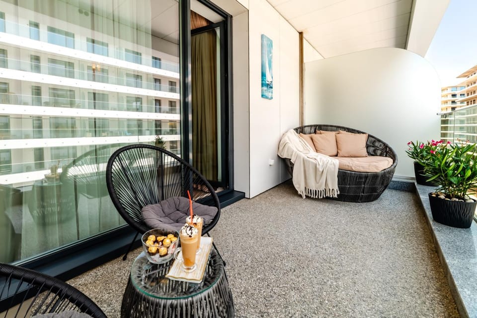 Beach View Studio Apartment in Constanta