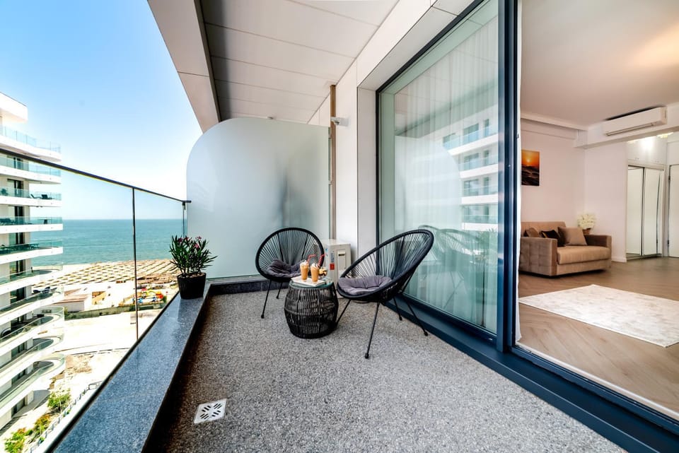 Beach View Studio Apartment in Constanta