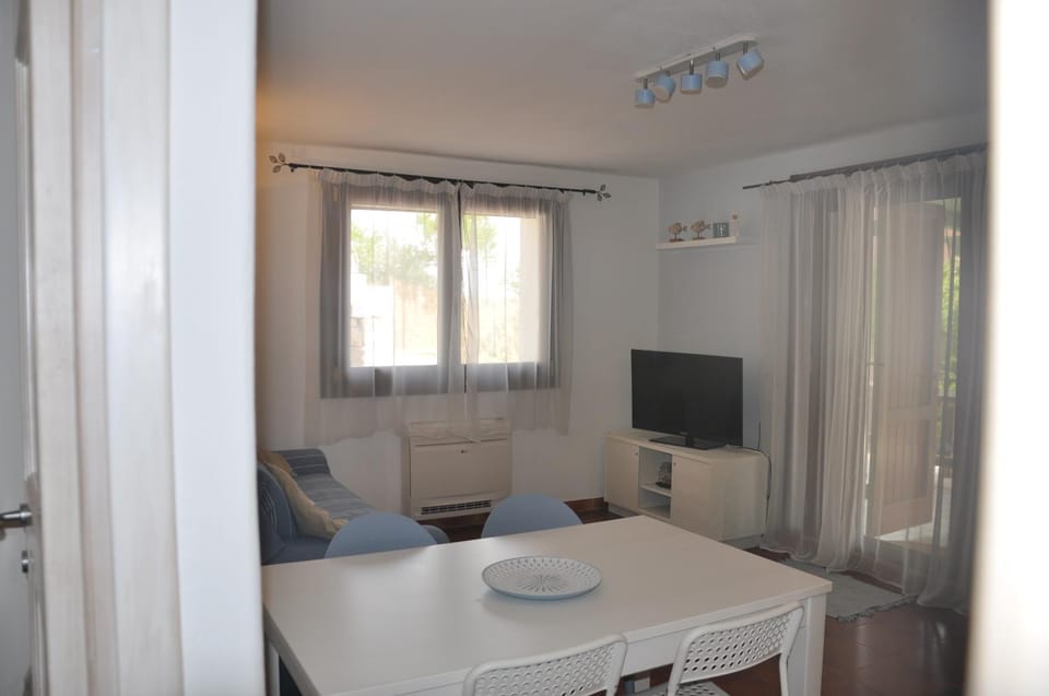 Living room, Dining area, air conditioner