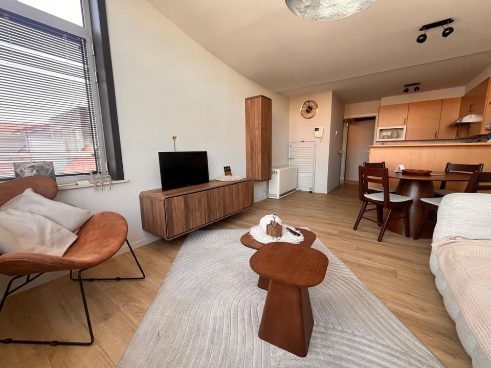 Communal lounge/ TV room, TV and multimedia, Kitchen or kitchenette, Photo of the whole room, Evening entertainment