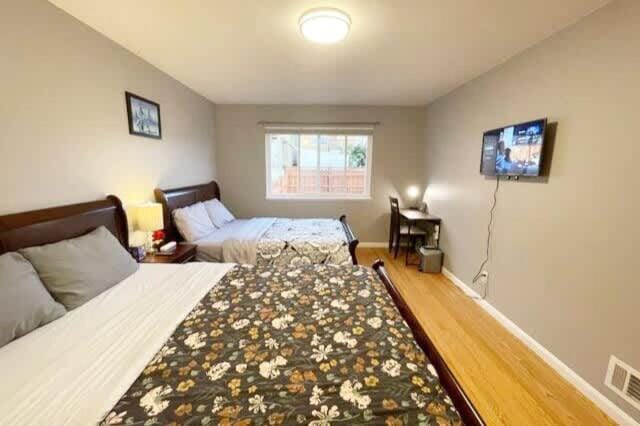 Charming & spacious 4B 2 5ba Driveway parking spot House in San Francisco