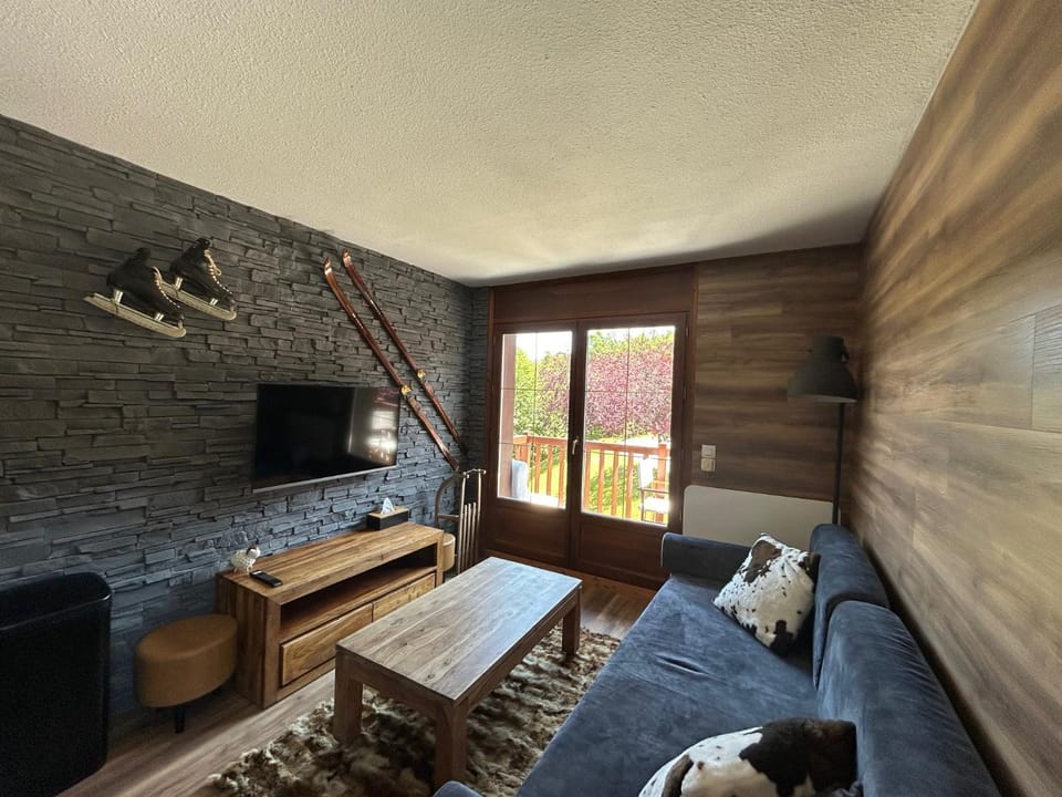 TV and multimedia, Living room, pet friendly