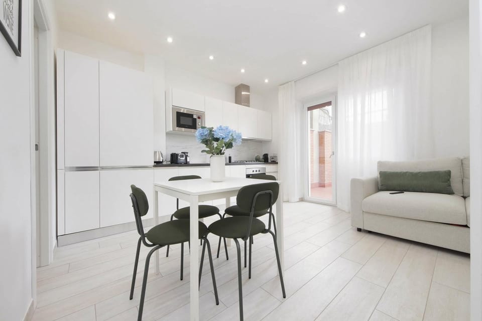 Eleganza Romana al Mare - Suite di Lusso & Metro Apartment in Ostia