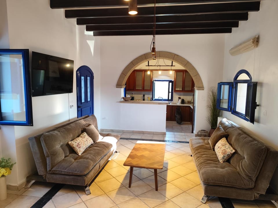 TV and multimedia, Kitchen or kitchenette, Living room, Seating area