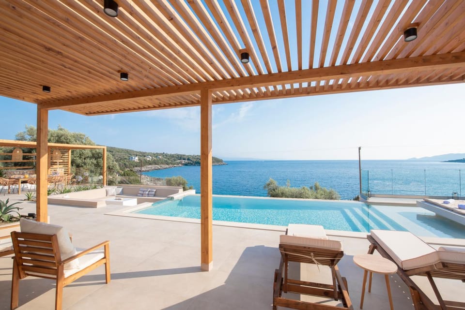 Patio, Dining area, Sea view, Swimming pool, sunbed