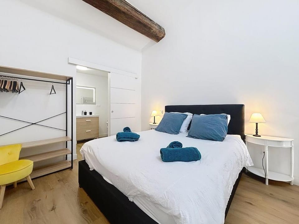 Bed, Photo of the whole room, Bedroom, towels, wardrobe
