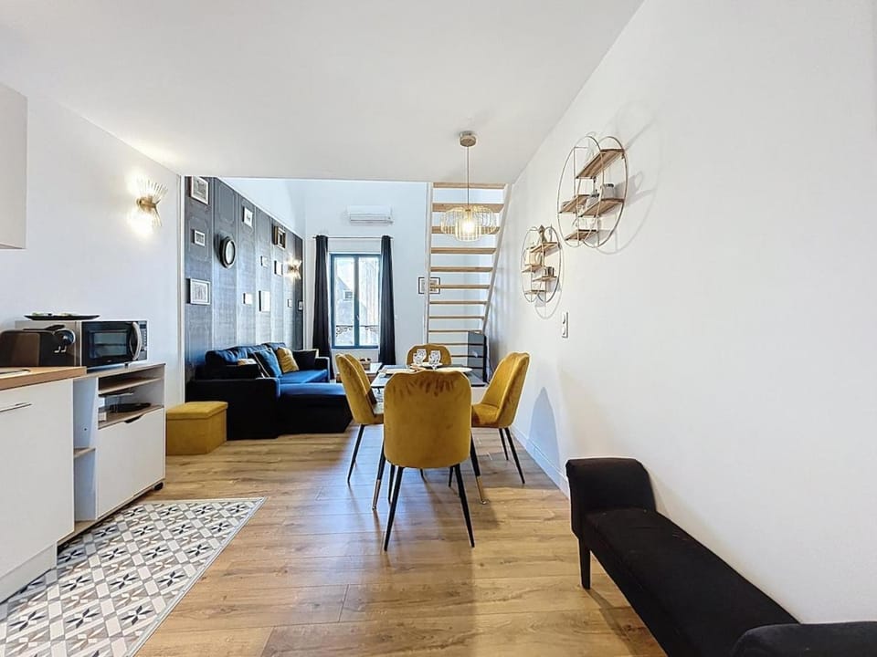 Living room, Dining area