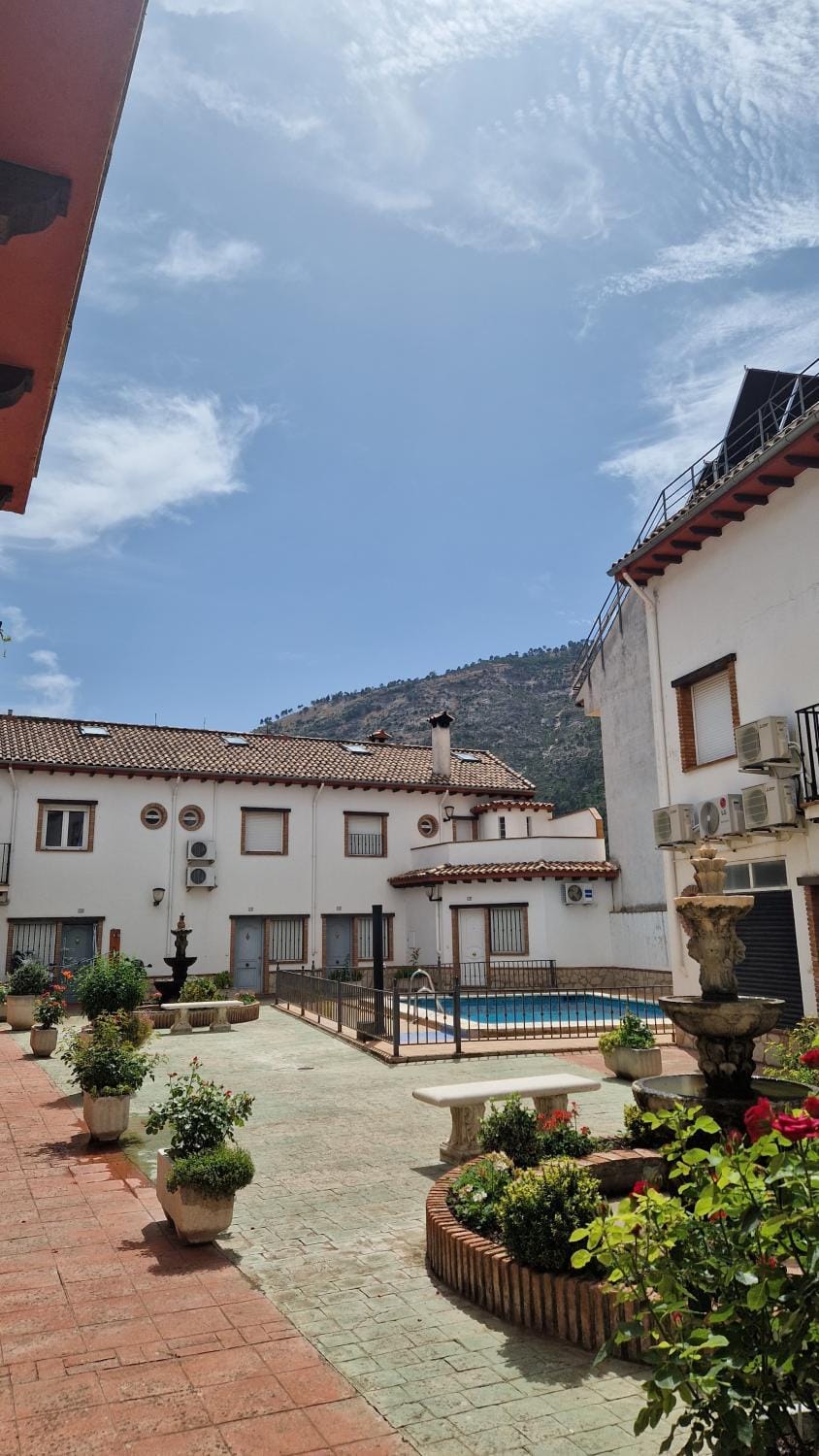 Mountain view, Area and facilities, Swimming pool