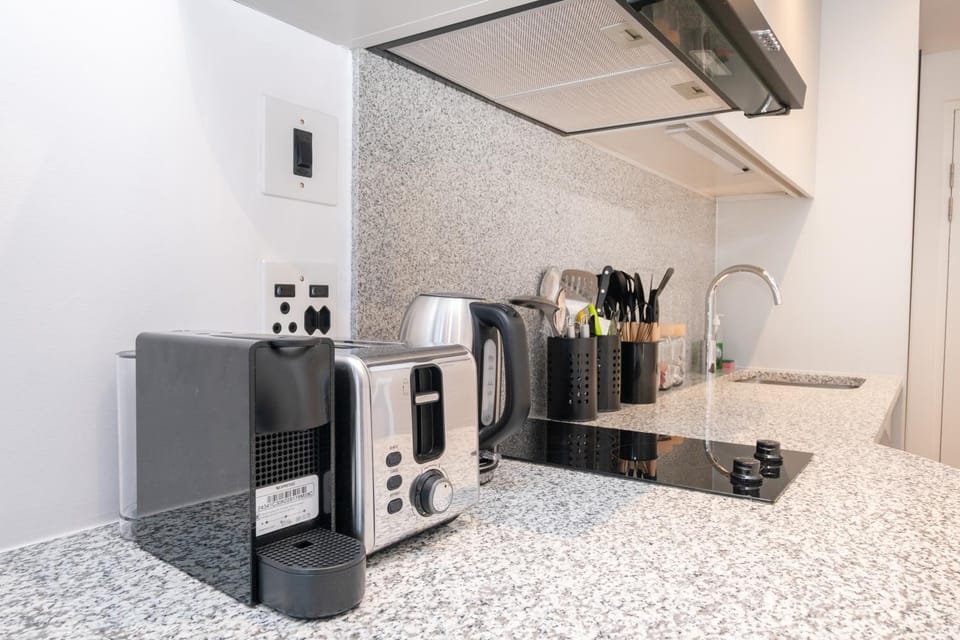 Coffee/tea facilities, Kitchen or kitchenette
