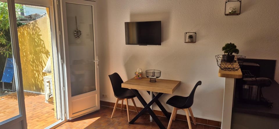 Green Village, Maison climatisée, 6 pers, piscine, wifi, garage, terrasse House in Agde