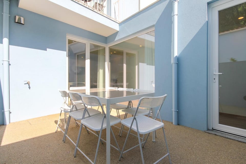 Patio, Dining area