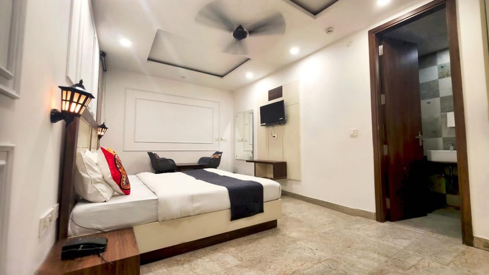 Bed, TV and multimedia, Photo of the whole room, Bedroom, wardrobe, air conditioner