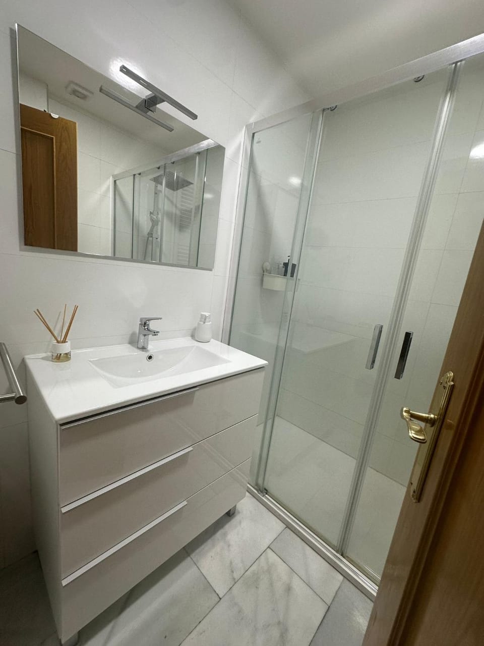 Shower, Bathroom, towels