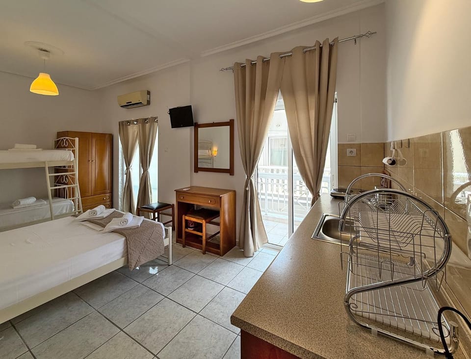 Bed, TV and multimedia, Kitchen or kitchenette, Living room, Bedroom, towels