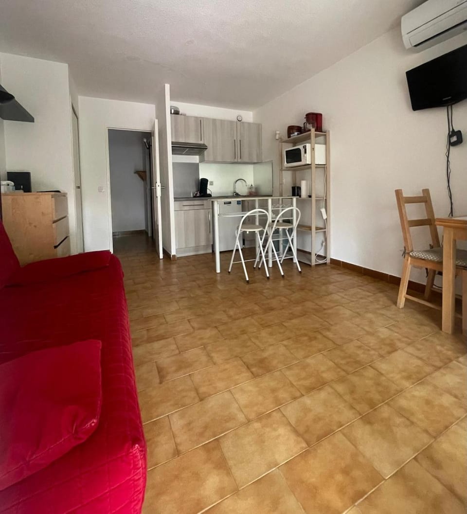 Studio Fontsainte Terrasse Parking Clim Proche Mer Apartment in La Ciotat